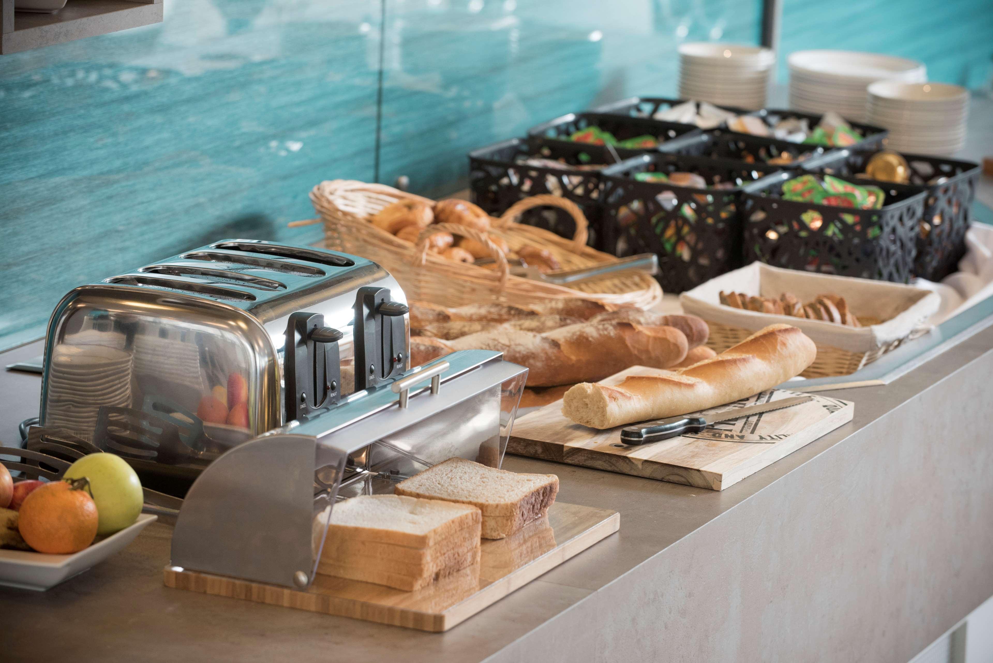 Kyriad Hotel Lyon ג'יבור מראה חיצוני תמונה